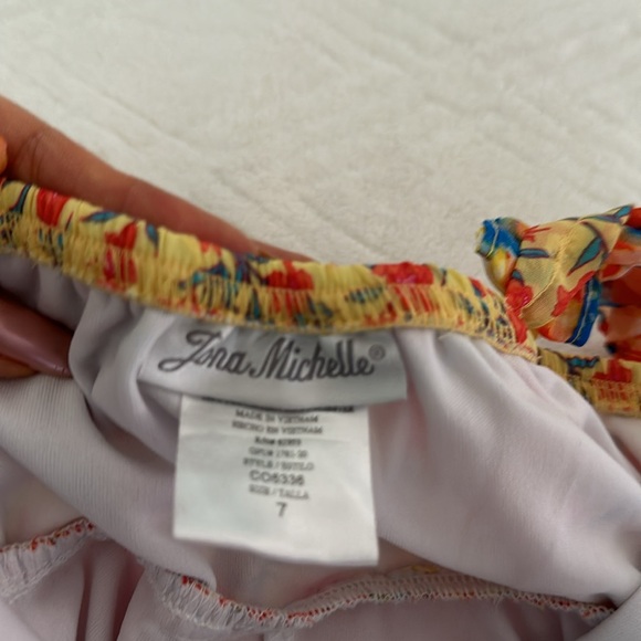 Beautiful patch dress - Picture 3 of 4